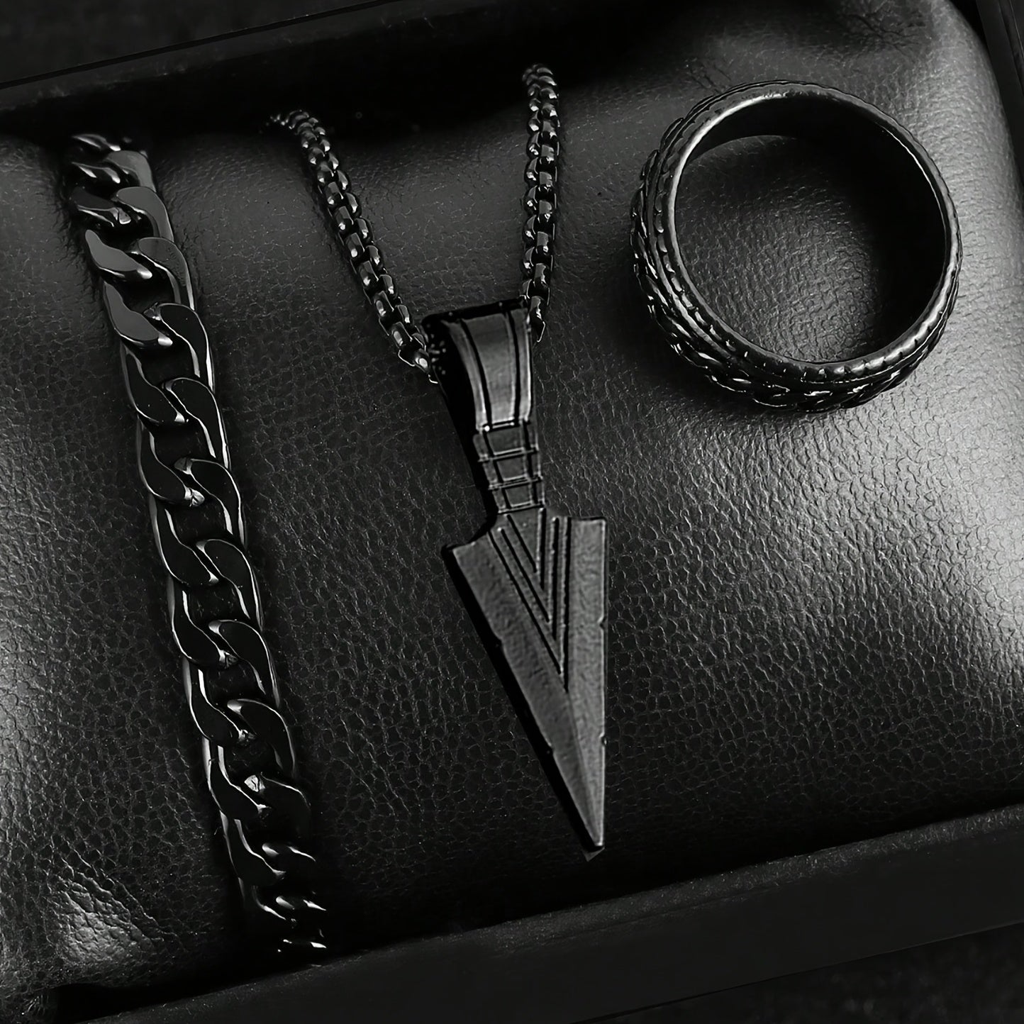 A 3pcs Arrow Jewelry Set for Men And Women, Including a Hip-Hop Chain, Bracelet, Ring, And Necklace.