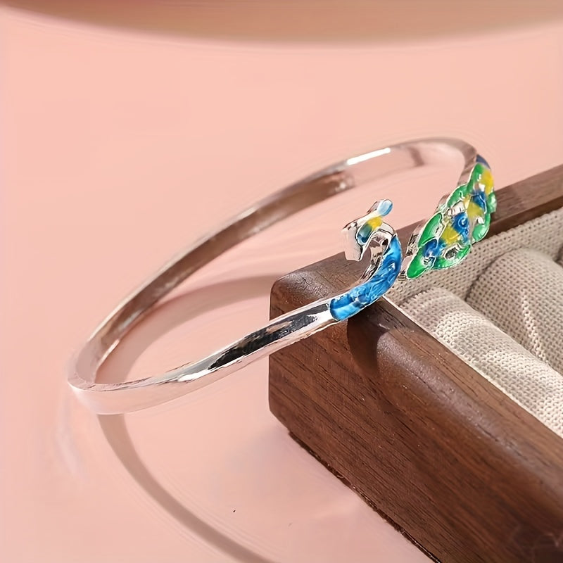 Stylish Hollow Bracelet Featuring a Silvery Phoenix Design, Crafted from Ethnic Retro Thai Silvery