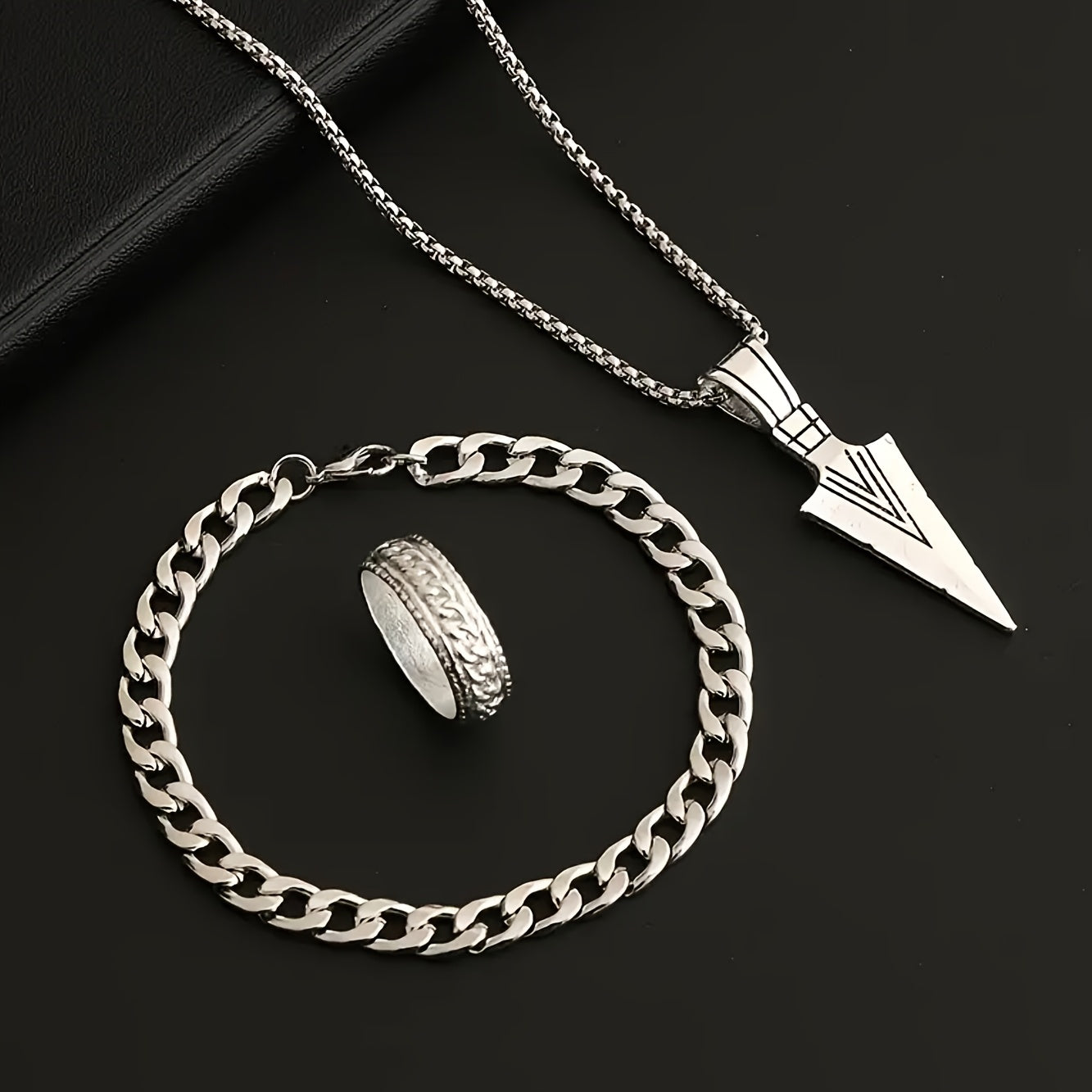 A 3pcs Arrow Jewelry Set for Men And Women, Including a Hip-Hop Chain, Bracelet, Ring, And Necklace.
