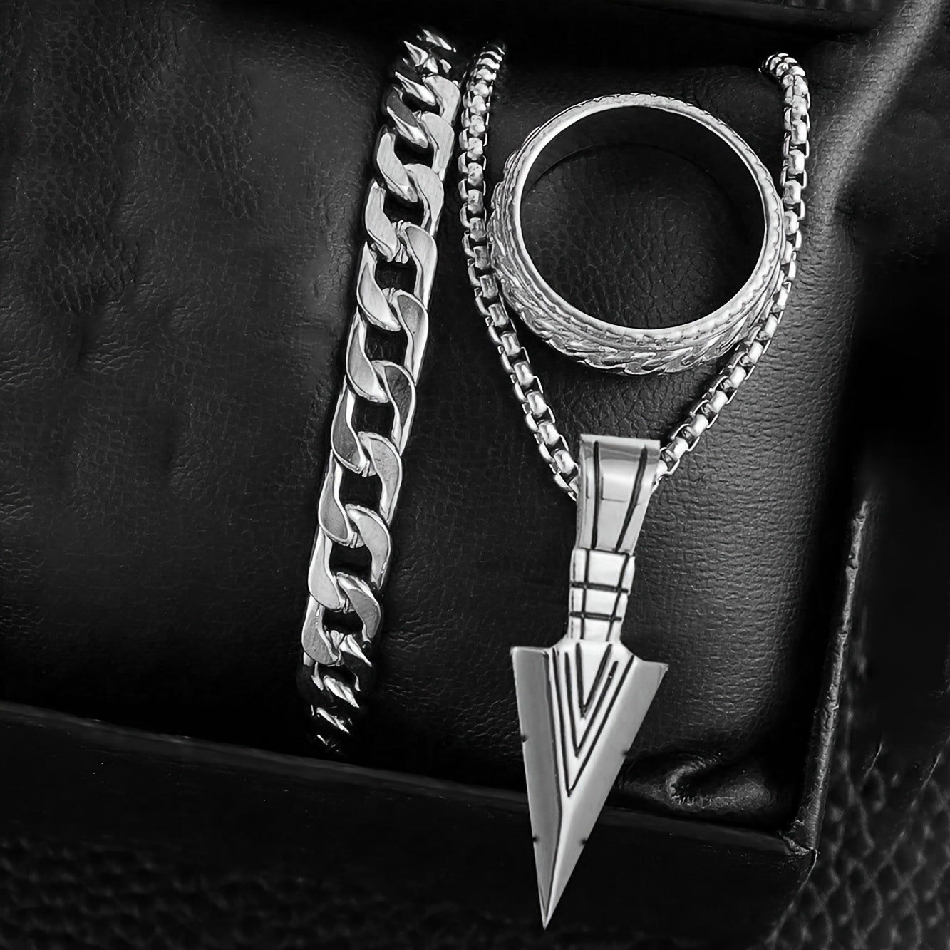 A 3pcs Arrow Jewelry Set for Men And Women, Including a Hip-Hop Chain, Bracelet, Ring, And Necklace.