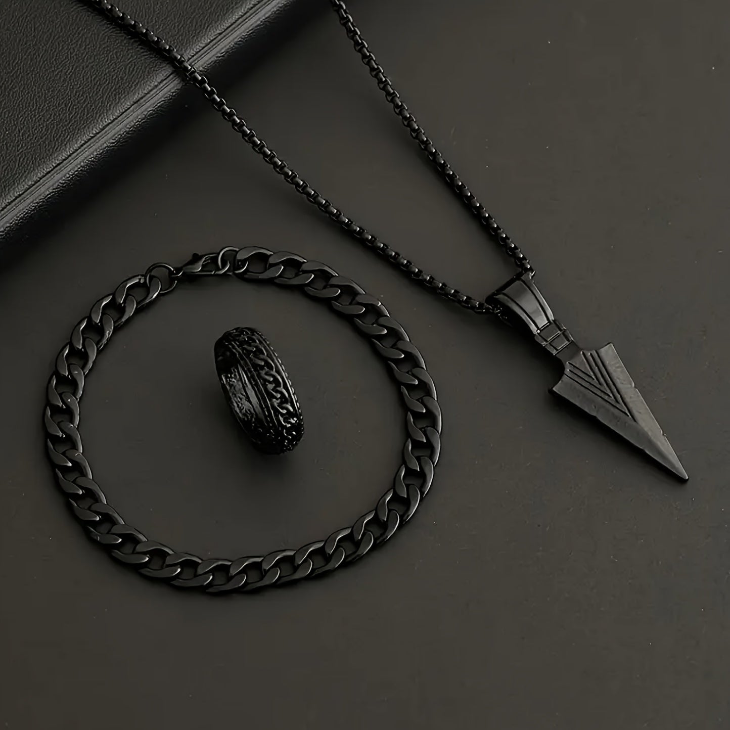A 3pcs Arrow Jewelry Set for Men And Women, Including a Hip-Hop Chain, Bracelet, Ring, And Necklace.